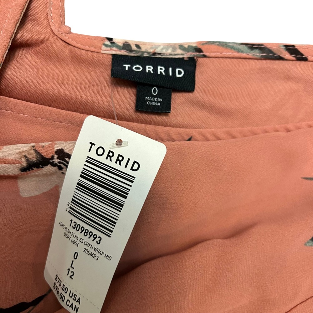 Torrid Floral Chiffon‎ Wrap Dress Plus Size 0 Short Sleeve Blush Pink No Belt - Picture 3 of 10